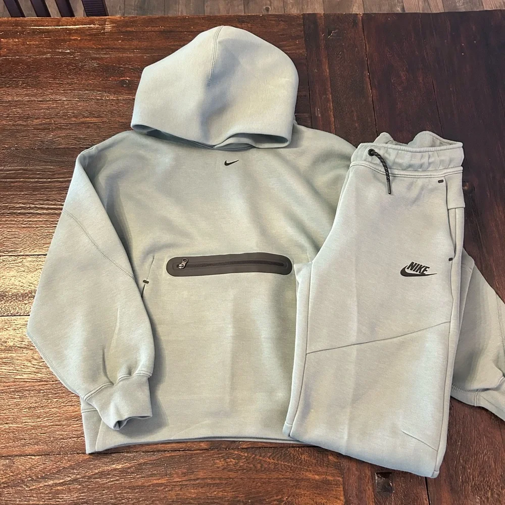NWOT Nike Sportswear Tech Fleece Hoodie and Open Hem Pants Set- Green Clay/Black - Picture 11 of 15